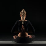 Joga dla początkujących – jakie korzyści płyną z ćwiczenia jogi.